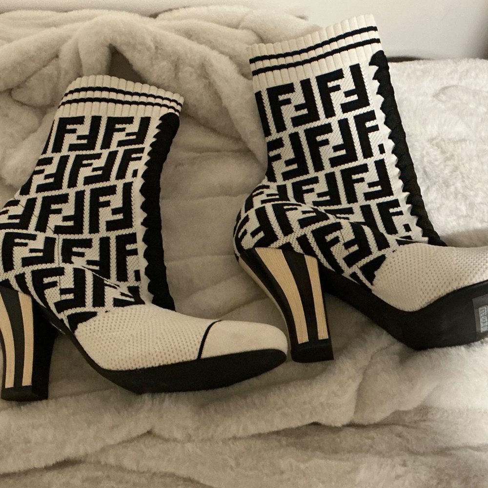 Fendi Black/White Sweater Ankle Boots Size 37 - Picture 10 of 16